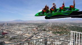 Un manège à 350 mètres du sol à Las Vegas aux USA rien que pour les courageux!
