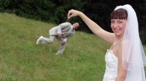 Étrange, le mot qu’il faut pour désigner ces montages de clichés !