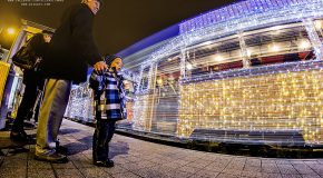 Magnifiques illuminations des trains, bus et tramways de Budapest pour Noël