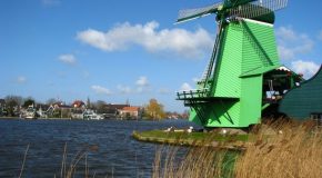 Balade dans la ville Néerlandaise Zaandam qui est bâtie sur la rivière Zaan