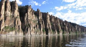 Magnifiques formations en Sibérie, voici le parc naturel des colonnes de La Léna