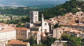 Forcalquier la ville qui offre pas mal de beauté au visiteur