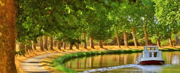 Balade au bord du canal du Midi qui relie Toulouse à la Méditerranée
