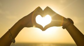 Amour, amitié, paix… Tout ce qu&rsquo;il faut pour être heureux!