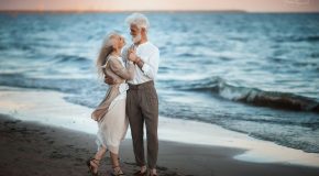 Scènes très romantiques d’un couple âgé, sous l’objectif de la photographe Irina Nedyalkova