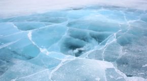 Superbes lacs gelés à travers notre si belle Bleue