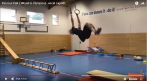 Il s’entraîne à skier en salle et c’est incroyable! Andri Ragettli est superbe!