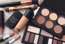 La magie du maquillage, attention aux yeux!