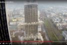 La démolition de deux buildings, c’est une scène trop belle!
