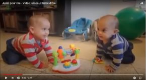 Moments de joie et de complicité avec des jumeaux