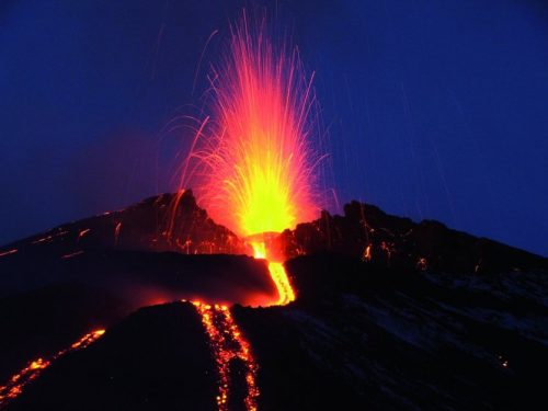 13096-10-volcans-actifs-dans-le