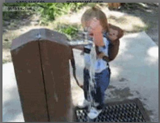 Quand les enfants veulent se mettre à la hauteur des grands, ça devient très amusant